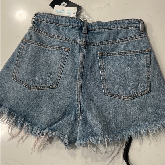 NWT Women's Ripped Jean Shorts - Size Small - Picture 3 of 5